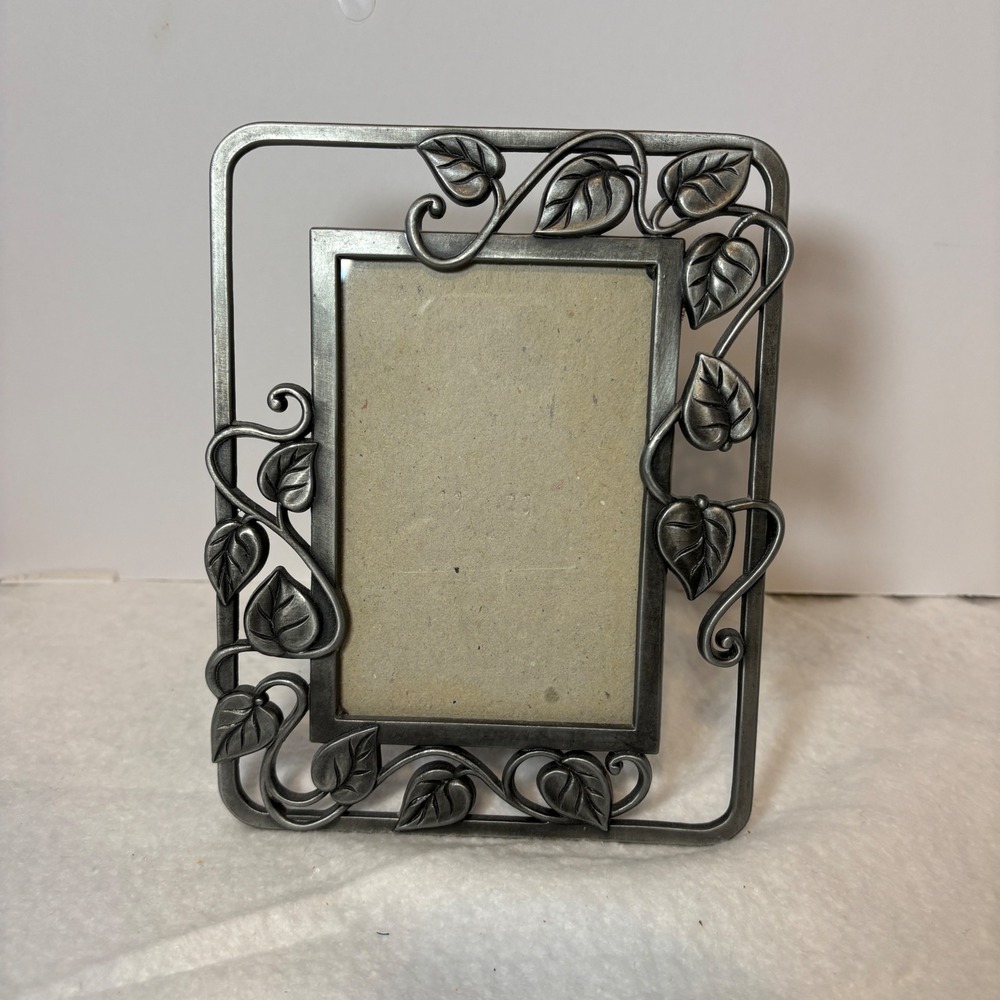 Vintage Pewter Tone Metal Leaf Vine Picture Frame 4x6 Tabletop Decor